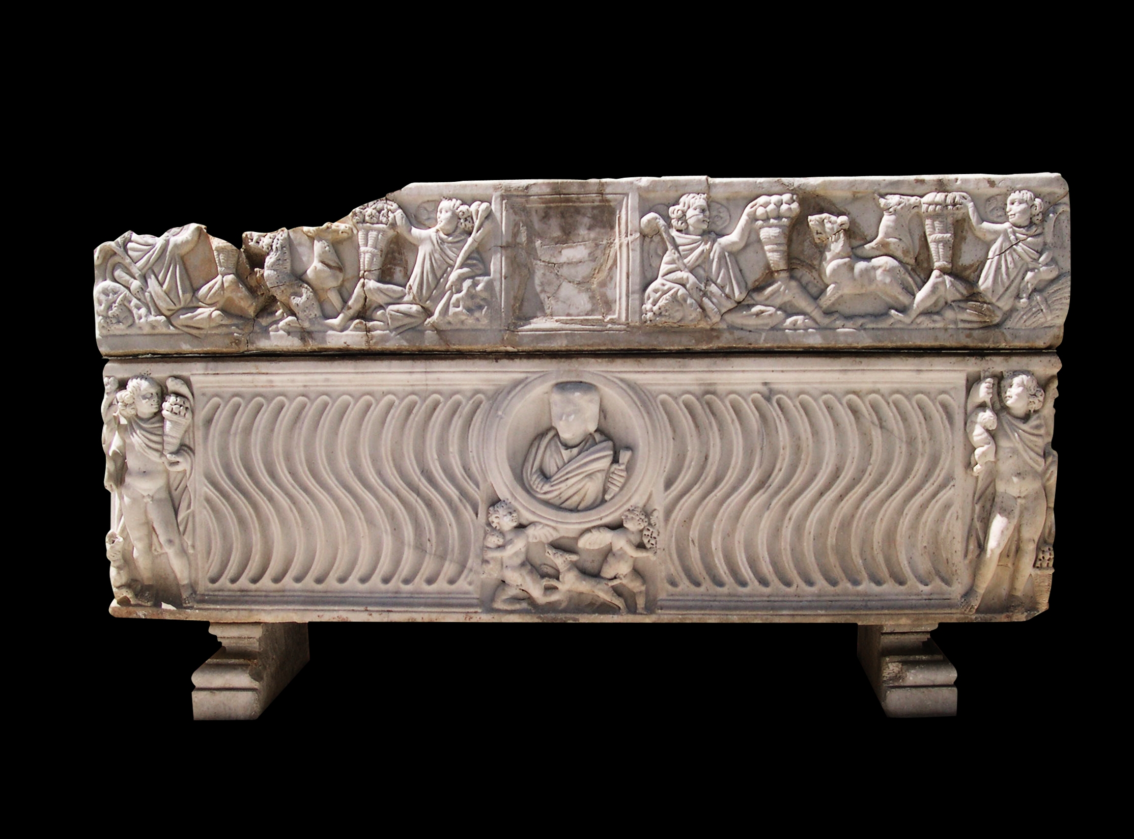 Opera di Strigilated sarcophagus with lid decorated by genii of the seasons